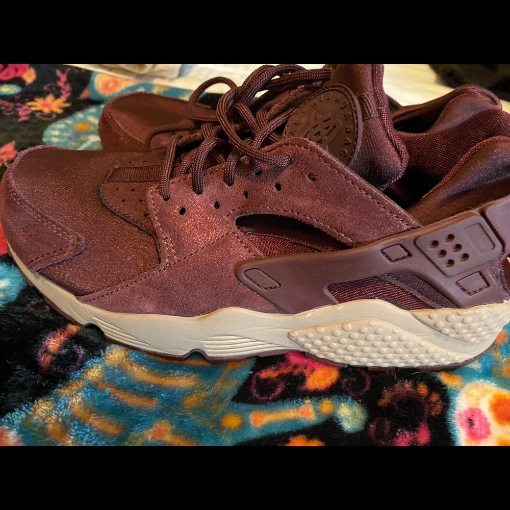 Nike huarache burgundy/Metallica